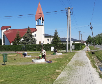 Aktuality / Jarná výsadba kvetín nás teší - foto
