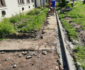 Aktuality / Nový chodník  - foto