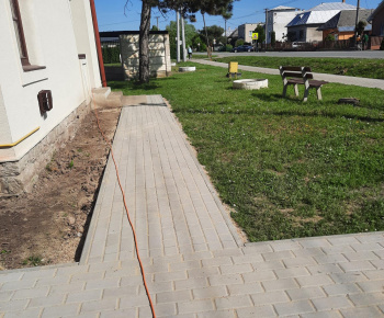 Aktuality / Nový chodník  - foto