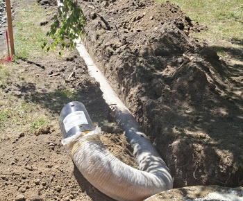 Aktuality / Začala sa výstavba viacúčelového ihriska 33x18m - foto
