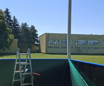 Aktuality / Výstavba „Viacúčelového ihriska 33x18 m s osvetlením“. - foto