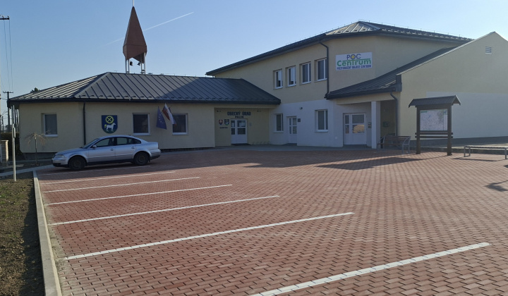 7. fotografia fotogalérie Aktuality / Ukončenie 2. etapy rekonštrukcie chodníkov a spevnenej plochy pred Obecným úradom Palín - foto