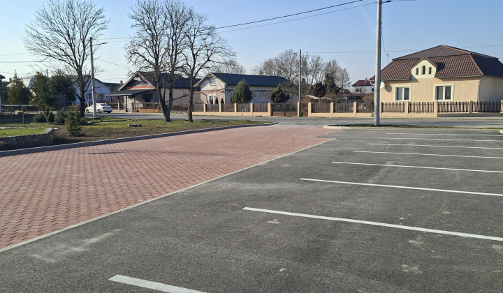 9. fotografia fotogalérie Aktuality / Ukončenie 2. etapy rekonštrukcie chodníkov a spevnenej plochy pred Obecným úradom Palín - foto