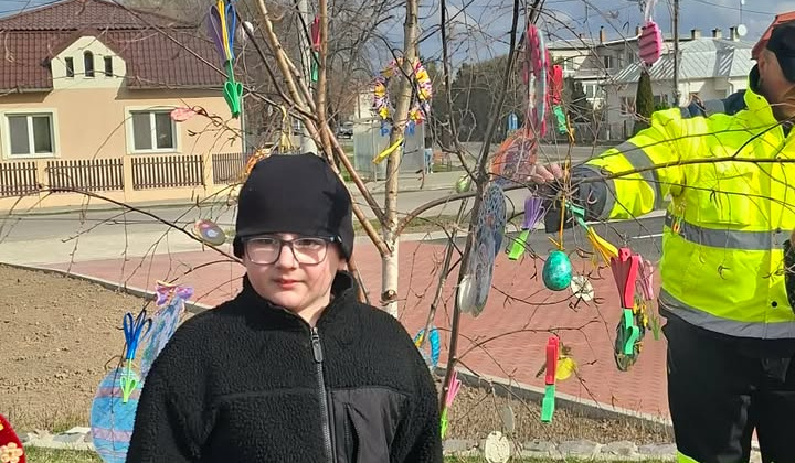 10. fotografia fotogalérie Aktuality / Veľkonočná výzdoba pred obecným úradom - foto