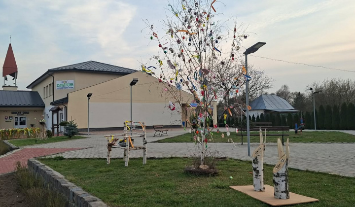 12. fotografia fotogalérie Aktuality / Veľkonočná výzdoba pred obecným úradom - foto