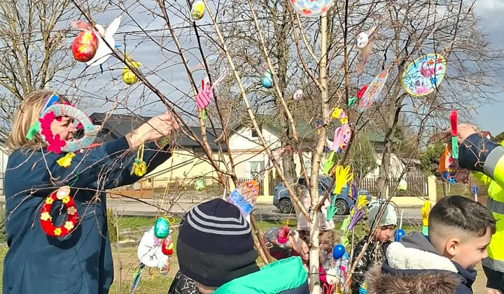 11. fotografia fotogalérie Aktuality / Veľkonočná výzdoba pred obecným úradom - foto