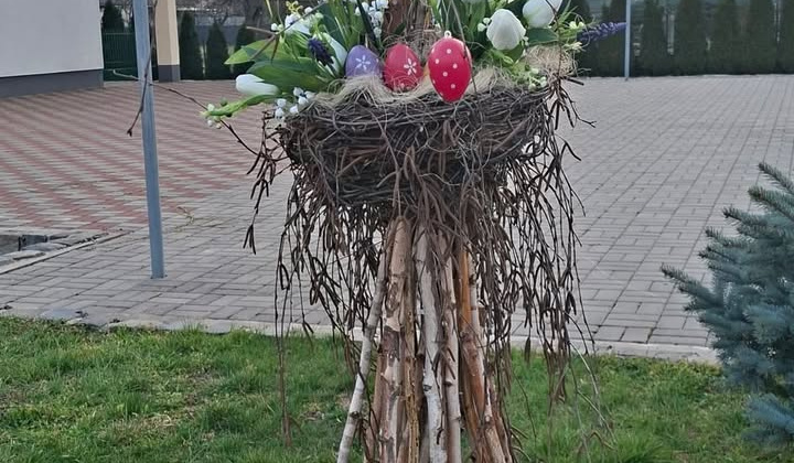 2. fotografia fotogalérie Aktuality / Veľkonočná výzdoba pred obecným úradom - foto