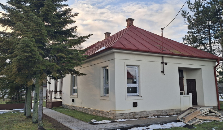 12. fotografia fotogalérie Aktuality / Rekonštruovaná budova škôlky ožíva: Palín má novú stanicu rýchlej zdravotnej pomoci - foto