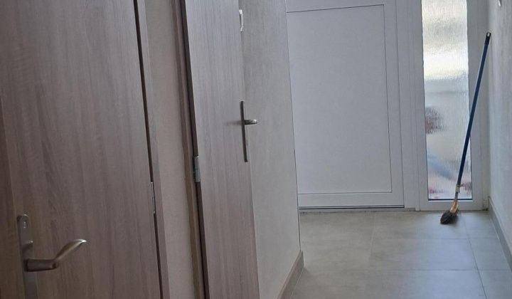 3. fotografia fotogalérie Aktuality / Rekonštruovaná budova škôlky ožíva: Palín má novú stanicu rýchlej zdravotnej pomoci - foto