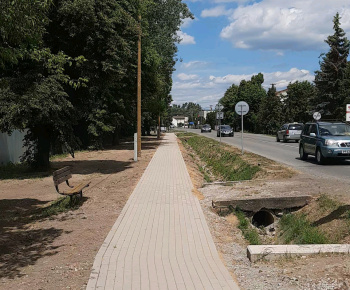 Aktuality / I. etapa Rekonštrukcie a výstavby miestnych chodníkov v obci Palín - foto