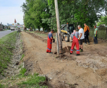 Aktuality / I. etapa Rekonštrukcie a výstavby miestnych chodníkov v obci Palín - foto